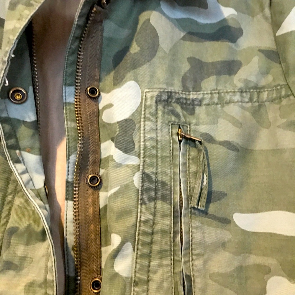 Gap Camouflage Lightweight Jacket - image 3